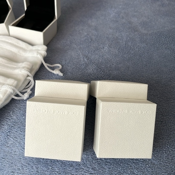 5 Pandora Charm Gift Boxes plus 3 Pouches - Picture 3 of 4